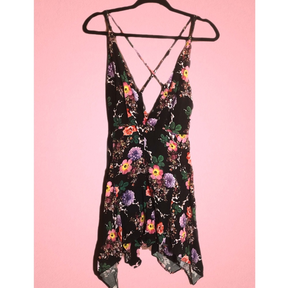 ✨New w/ Tags LF Black Floral Romper✨⁣
